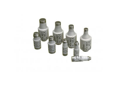 Sikringer, mellem - D02