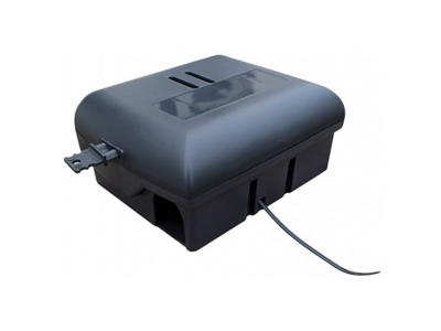 Plastic mouse trap with snap trap